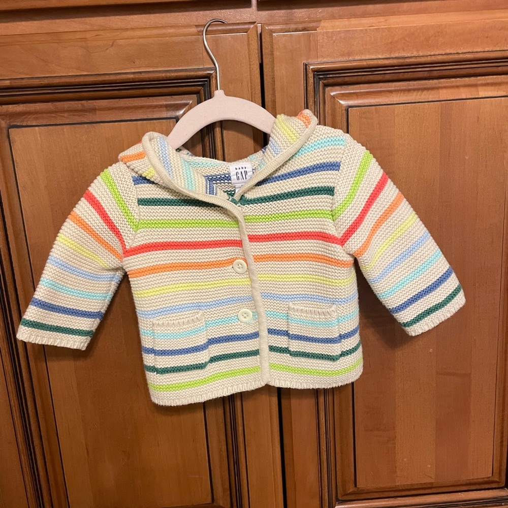 Gap sweater